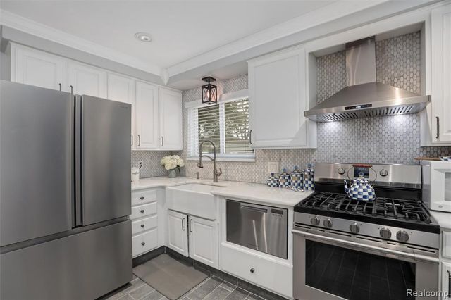 220 N Chocolay Avenue, Clawson, MI 48017