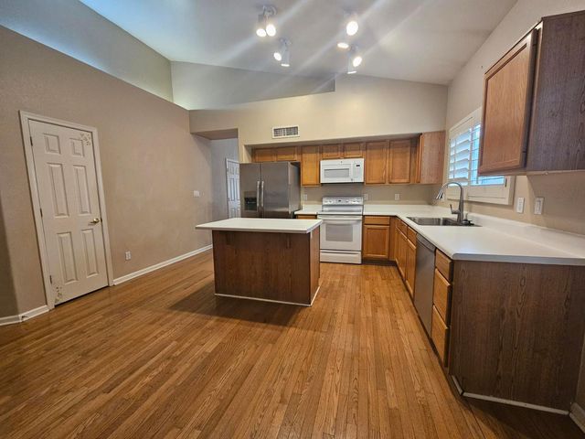 1867 E Brentrup Drive, Tempe, AZ 85283