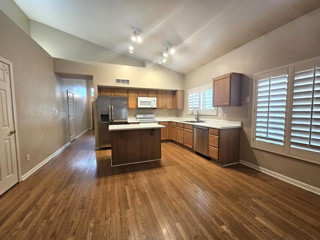 1867 E Brentrup Drive, Tempe, AZ 85283