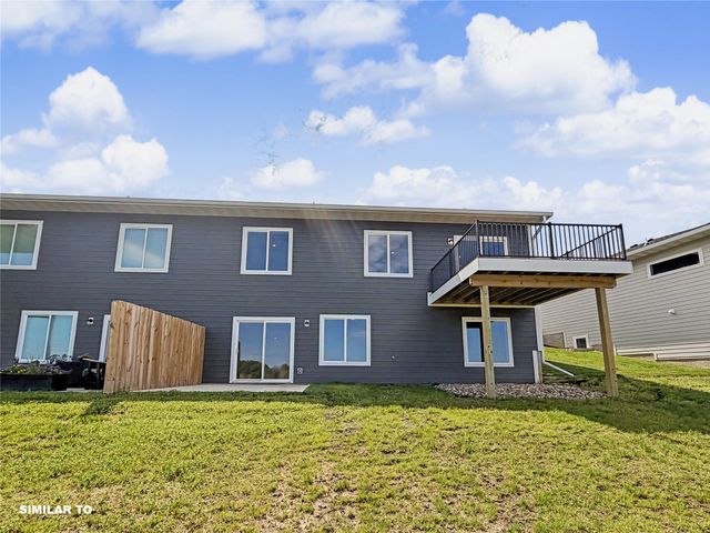 2938 Lake Hill Drive, Des Moines, IA 50320