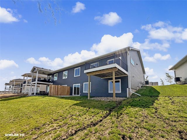 2938 Lake Hill Drive, Des Moines, IA 50320