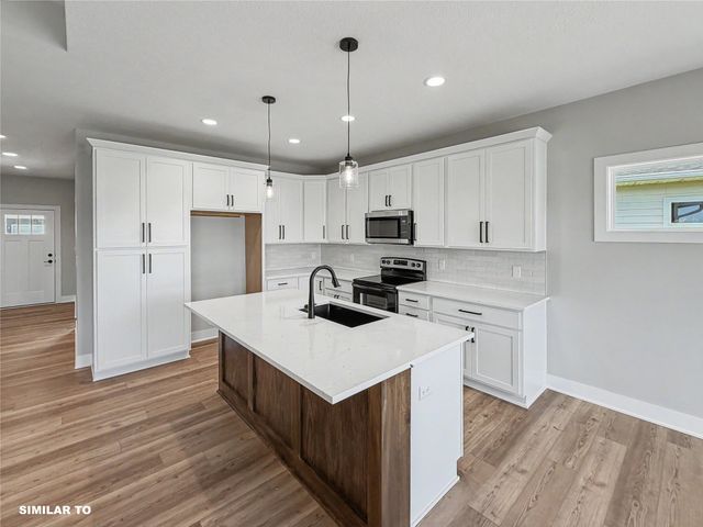 2938 Lake Hill Drive, Des Moines, IA 50320