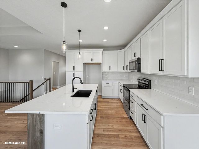 2938 Lake Hill Drive, Des Moines, IA 50320