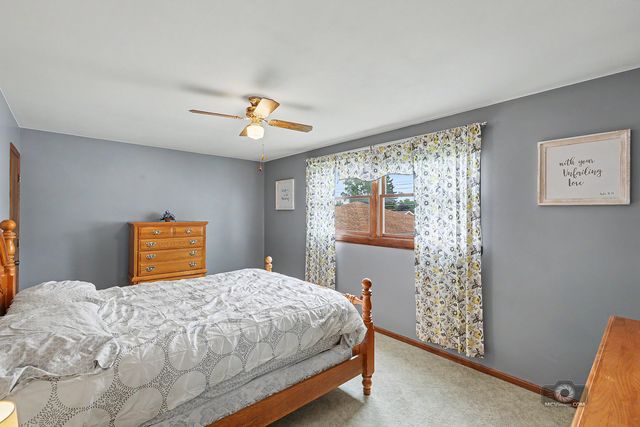 12855 Crestbrook Court, Crestwood, IL 60418