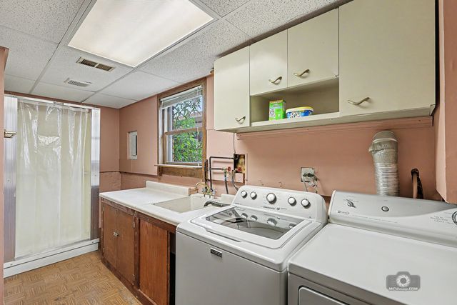 12855 Crestbrook Court, Crestwood, IL 60418