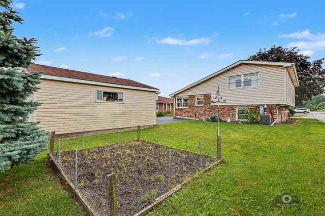 12855 Crestbrook Court, Crestwood, IL 60418