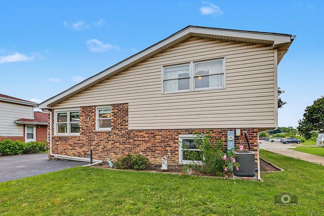12855 Crestbrook Court, Crestwood, IL 60418