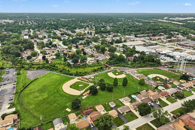 12855 Crestbrook Court, Crestwood, IL 60418