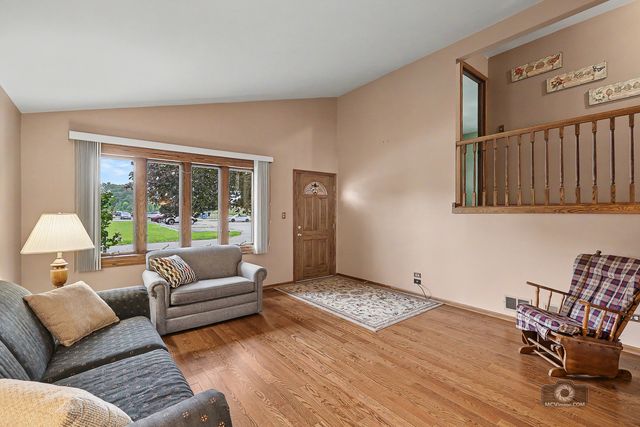 12855 Crestbrook Court, Crestwood, IL 60418