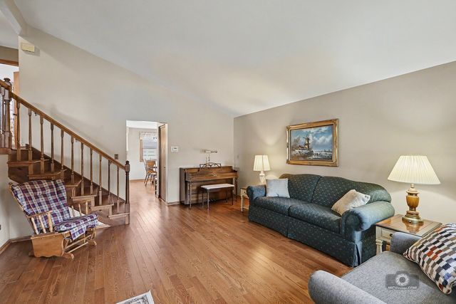 12855 Crestbrook Court, Crestwood, IL 60418