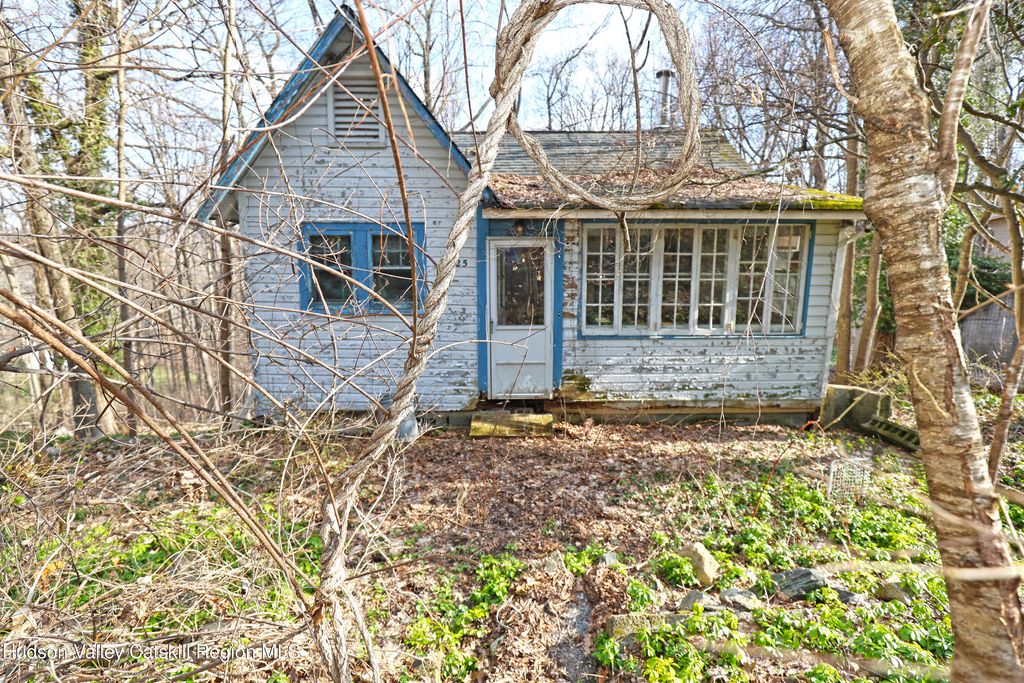 25 Harper Street, Lake Peekskill, NY 10537