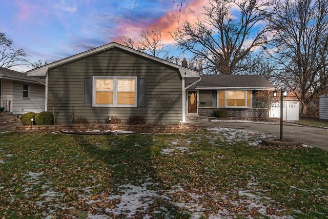 241 Lawndale Drive, Munster, IN 46321