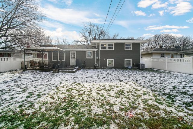 241 Lawndale Drive, Munster, IN 46321