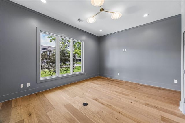 1714 Viking Drive, Houston, TX 77018