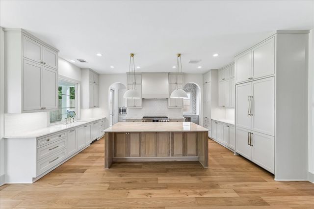 1714 Viking Drive, Houston, TX 77018
