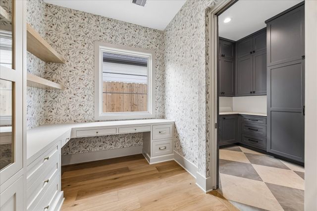 1714 Viking Drive, Houston, TX 77018