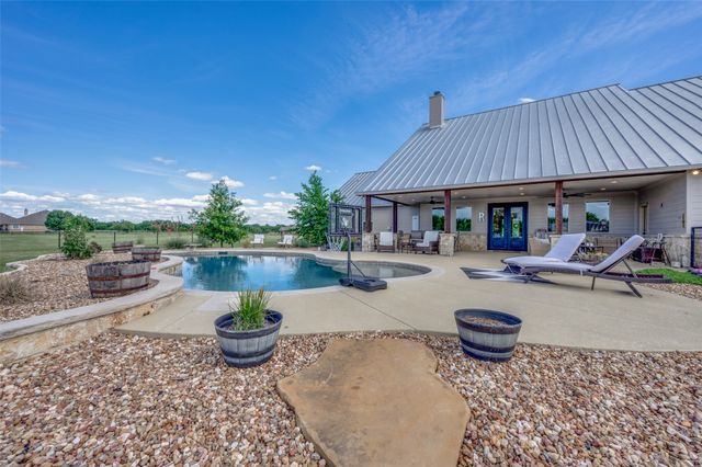 221 Cattle Trail, Tioga, TX 76271