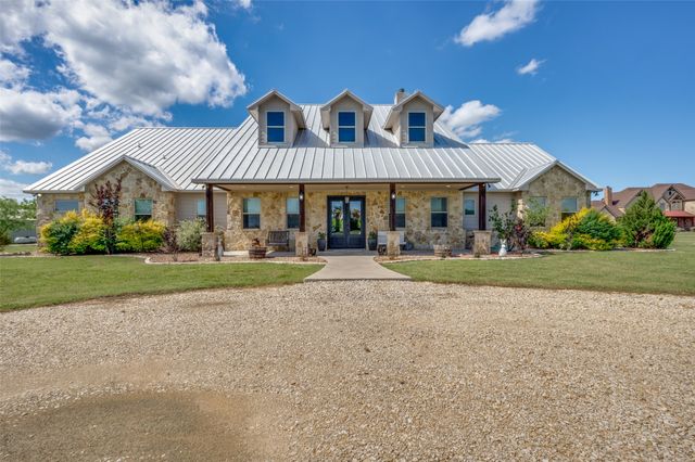 221 Cattle Trail, Tioga, TX 76271