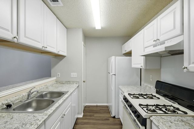 2131 Andover DR, Round Rock, TX 78664