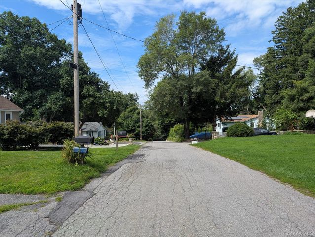 13 Lowell Road, Carmel, NY 10512