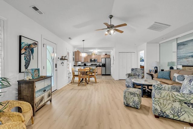 1125 Camellia Dr., Surfside Beach, SC 29575