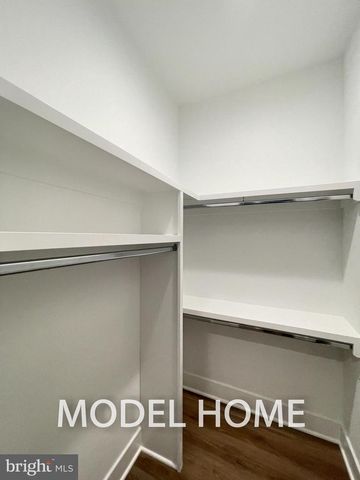 449 LAWYERS RD NW, Vienna, VA 22180