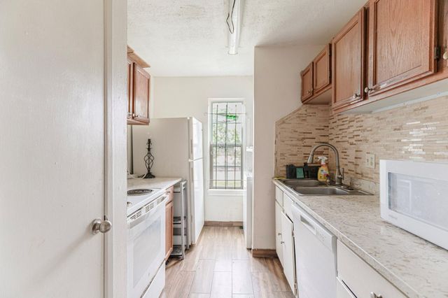 8323 Wilcrest Drive 1012, Houston, TX 77072