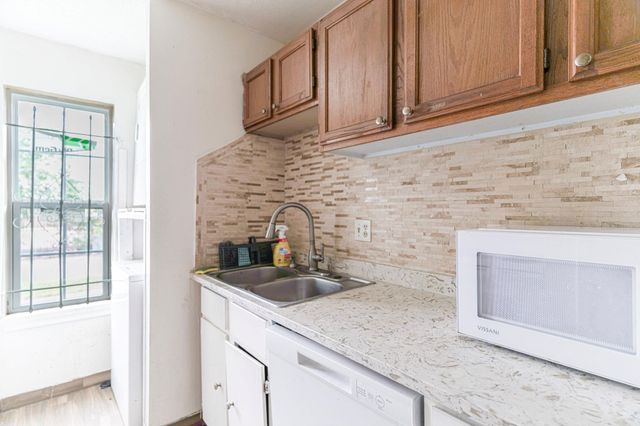 8323 Wilcrest Drive 1012, Houston, TX 77072