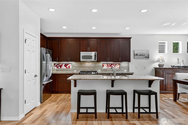 12357 Big Leaf Way NE, Redmond, WA 98053