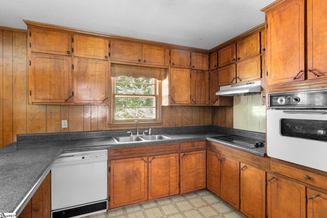 3190 Apple Orchard Road, Clinton, SC 29325