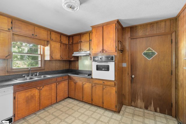 3190 Apple Orchard Road, Clinton, SC 29325