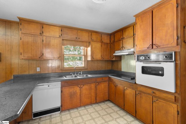 3190 Apple Orchard Road, Clinton, SC 29325