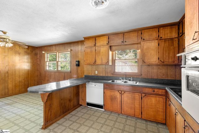 3190 Apple Orchard Road, Clinton, SC 29325