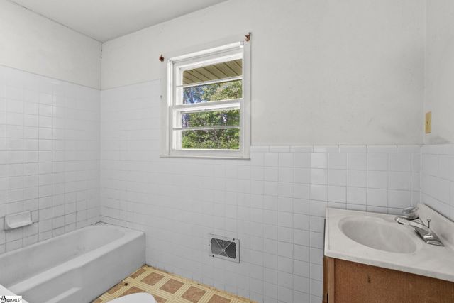 3190 Apple Orchard Road, Clinton, SC 29325