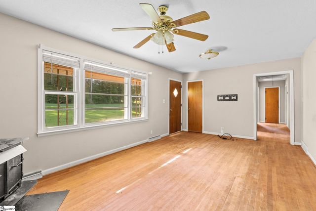 3190 Apple Orchard Road, Clinton, SC 29325