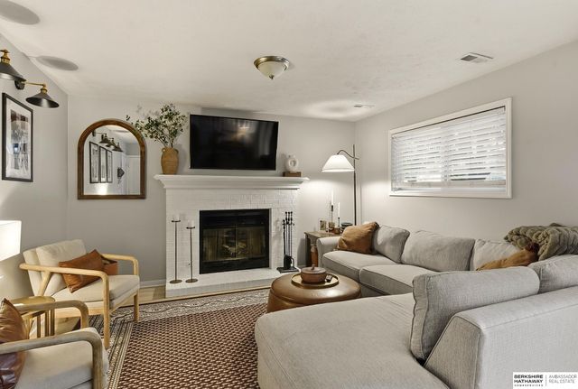 8849 N 83rd Avenue, Omaha, NE 68122