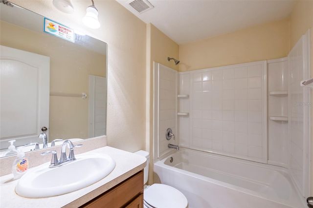 8117 ALAMOSA WOOD AVENUE, Ruskin, FL 33573