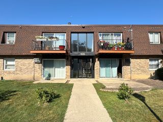 705 Grove Drive 101, Buffalo Grove, IL 60089