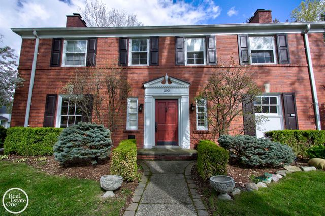 203 Ridge Road, Grosse Pointe Farms, MI 48236