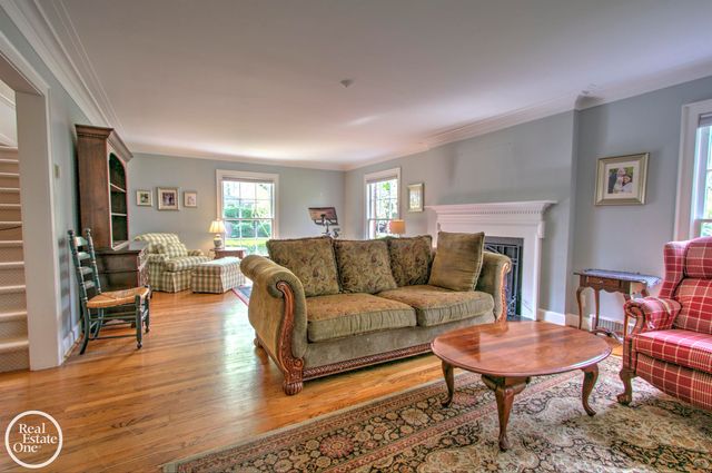 203 Ridge Road, Grosse Pointe Farms, MI 48236