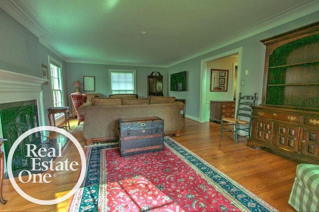 203 Ridge Road, Grosse Pointe Farms, MI 48236