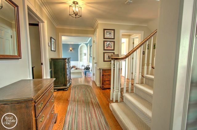 203 Ridge Road, Grosse Pointe Farms, MI 48236
