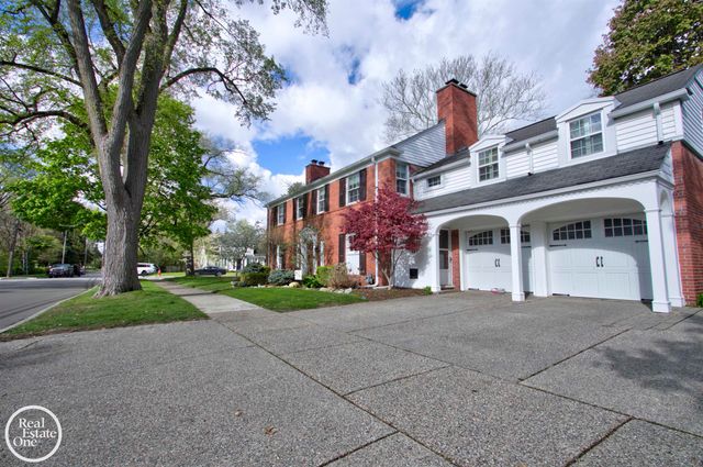 203 Ridge Road, Grosse Pointe Farms, MI 48236