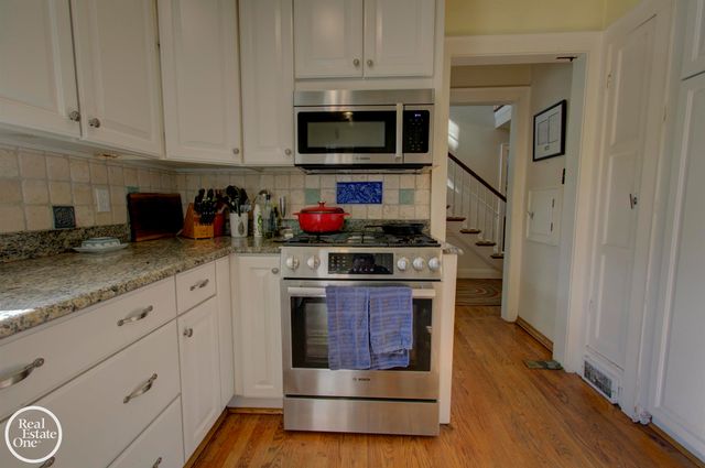 203 Ridge Road, Grosse Pointe Farms, MI 48236