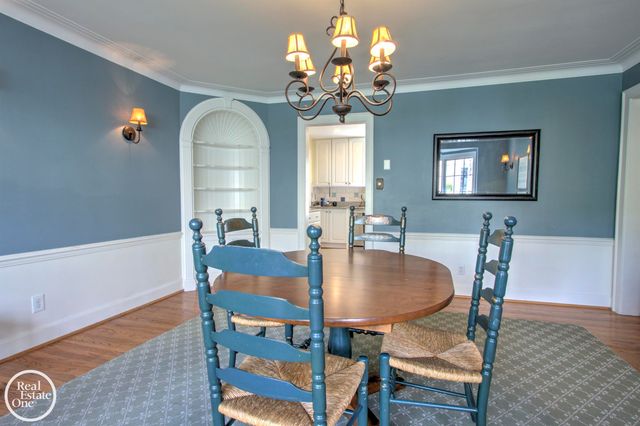 203 Ridge Road, Grosse Pointe Farms, MI 48236