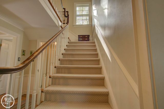 203 Ridge Road, Grosse Pointe Farms, MI 48236