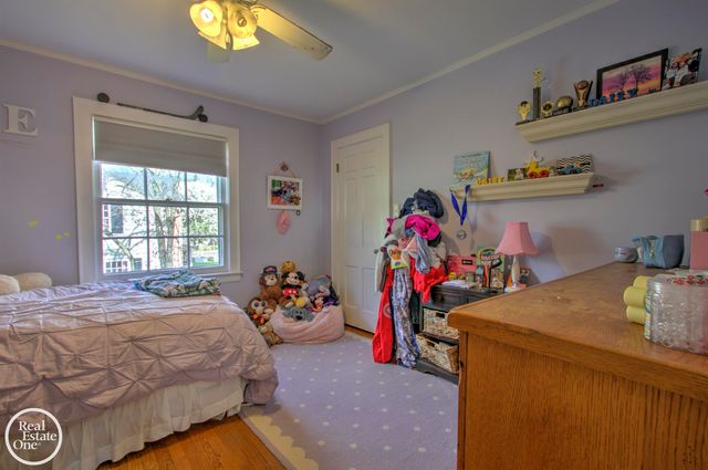 203 Ridge Road, Grosse Pointe Farms, MI 48236