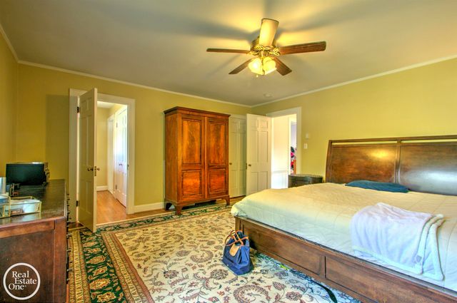 203 Ridge Road, Grosse Pointe Farms, MI 48236
