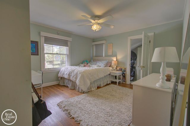 203 Ridge Road, Grosse Pointe Farms, MI 48236