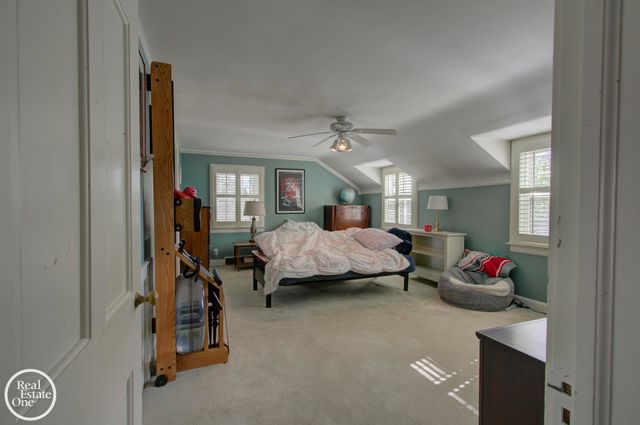 203 Ridge Road, Grosse Pointe Farms, MI 48236